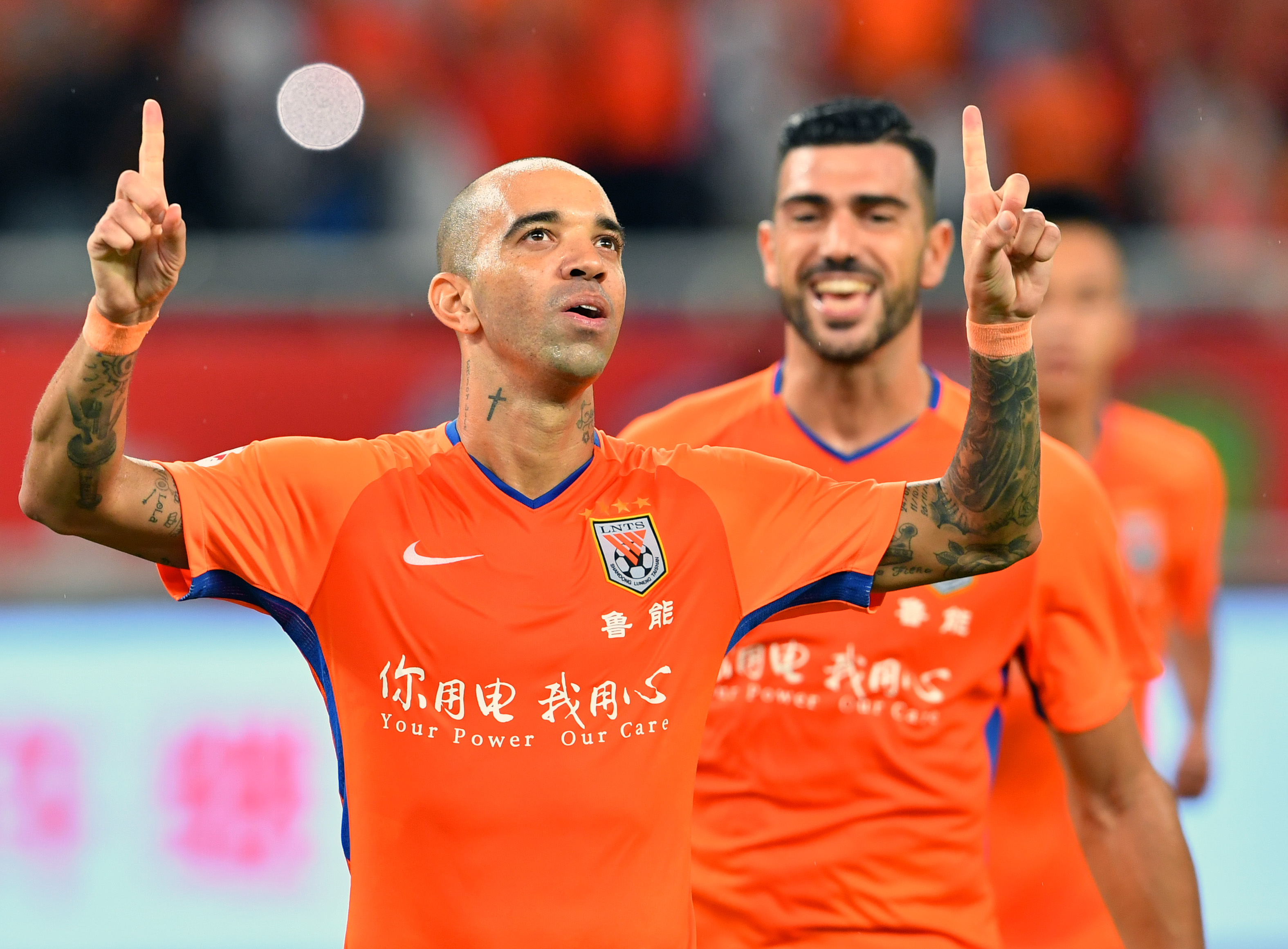 苏宁客场2:0战胜鲁能,取得关键胜利 苏宁客场2:0战胜鲁能,取得关键胜利