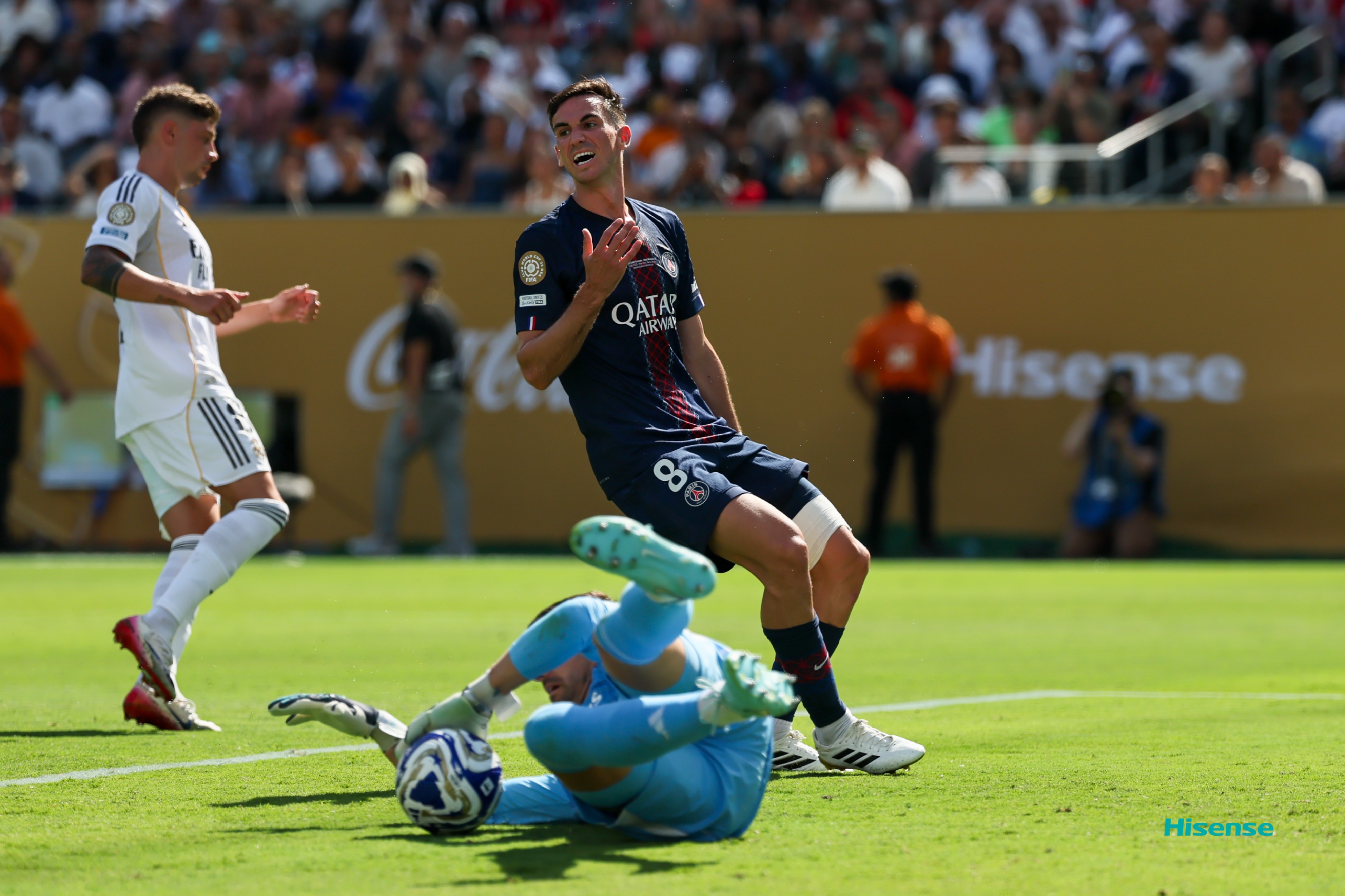 星空体育官网-皇马边锋完成绝杀，球队赢得悬念胜利