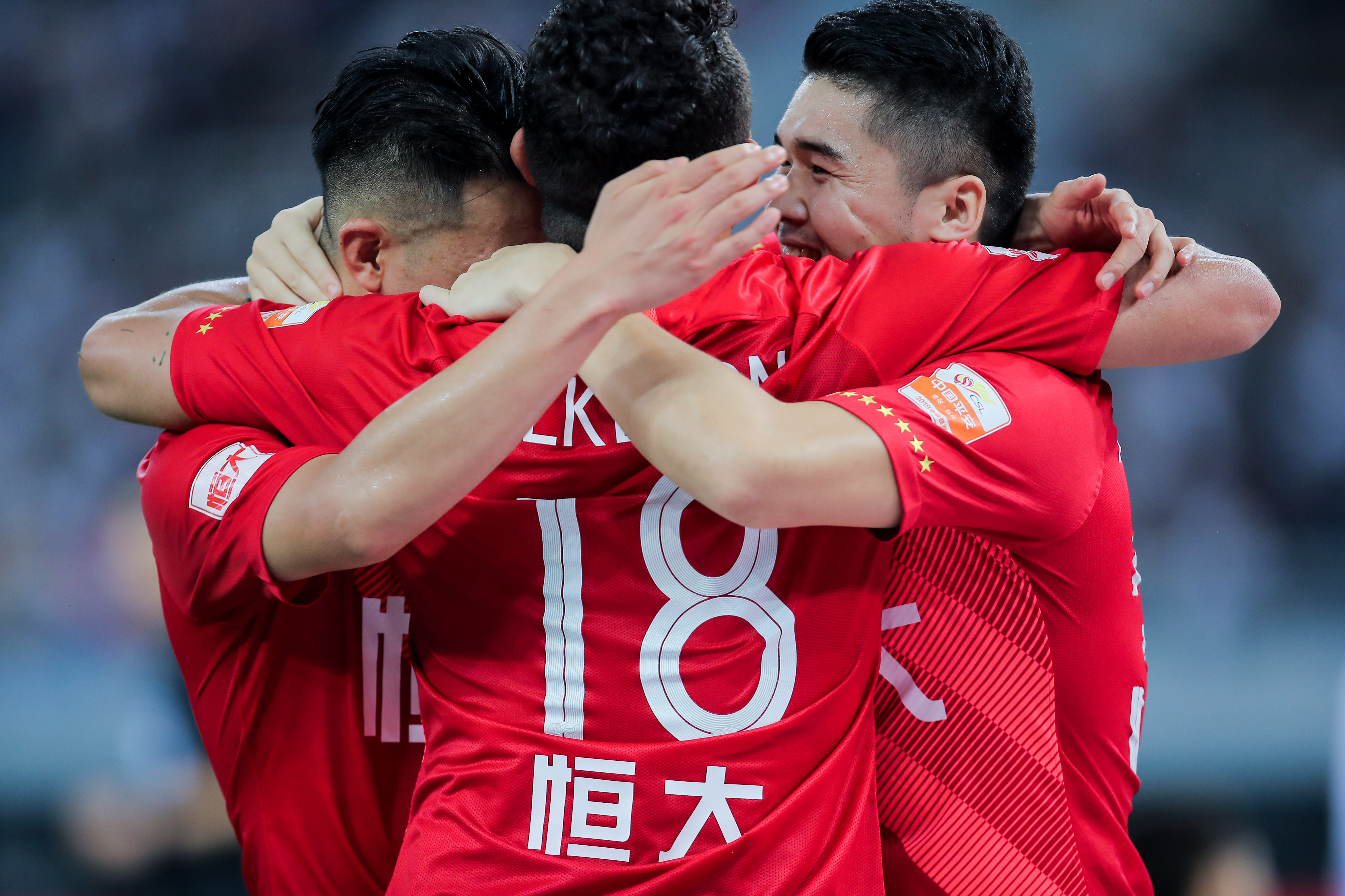 恒大压哨进球,绝地逆转泰达取得关键胜利 恒大压哨进球,绝地逆转泰达取得关键胜利