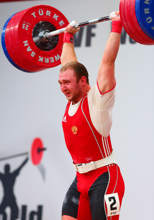 瑞士运动员勇夺举重比赛银牌